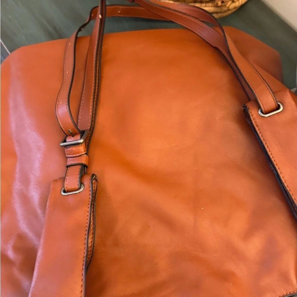 Zara faux leather handbag, adjustable straps, and very roomy.